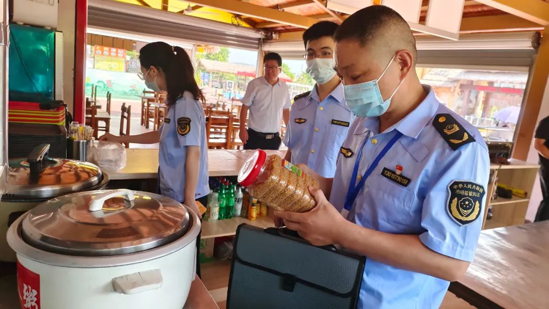 福清突击检查餐饮服务 直击后厨，守护舌尖上的安全