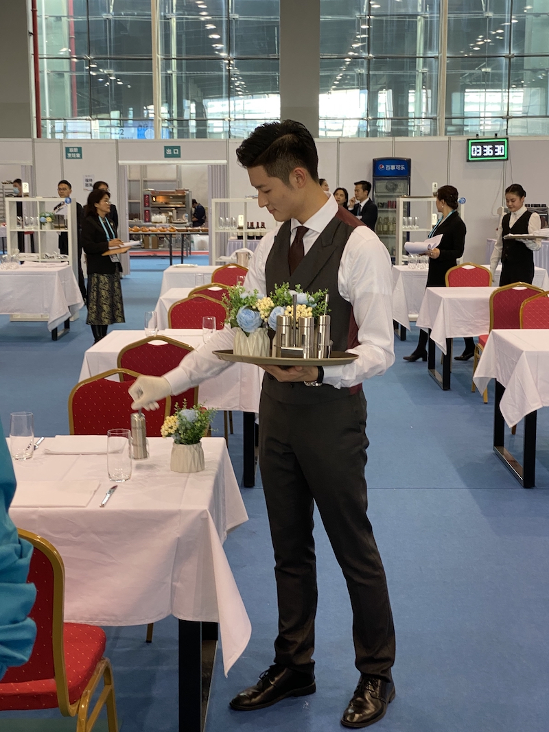 国赛高光时刻 上海技能健儿的餐饮服务风采